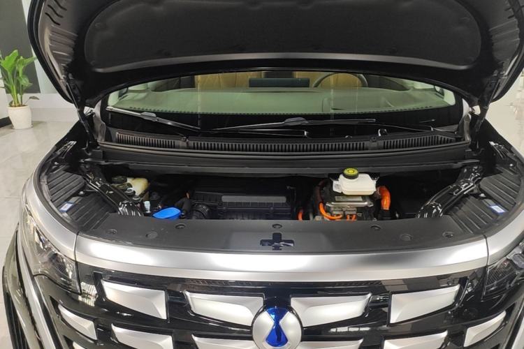 Used Denza D9 2022 DM-i 970 Four-Wheel Drive Prestige Model Engine Bay