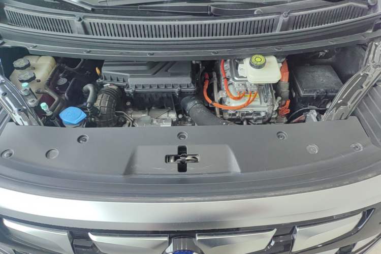 Used Denza D9 2022 DM-i 970 Four-Wheel Drive Flagship Model Engine Bay