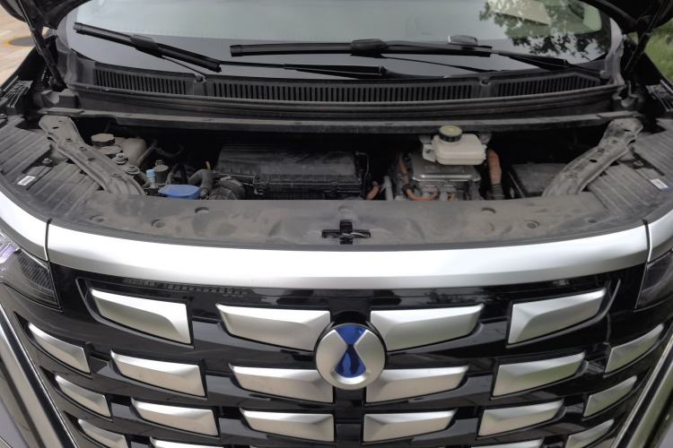 Used Denza D9 2022 DM-i 970 Four-Wheel Drive Flagship Model Engine Bay