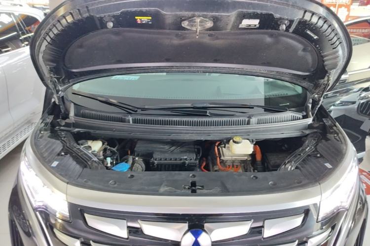 Used Denza D9 2022 DM-i 970 Four-Wheel Drive Flagship Model Engine Bay