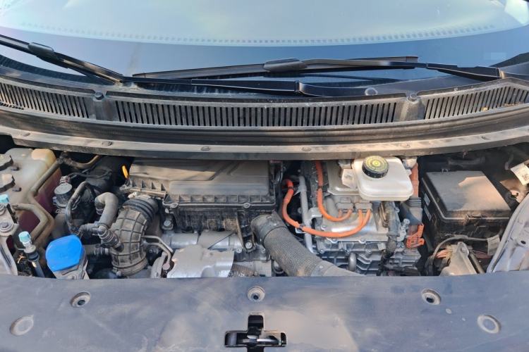 Used Denza D9 2022 DM-i 1040 Prestige Model Engine Bay