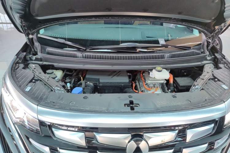 Used Denza D9 2022 DM-i 970 Four-Wheel Drive Flagship Model Engine Bay