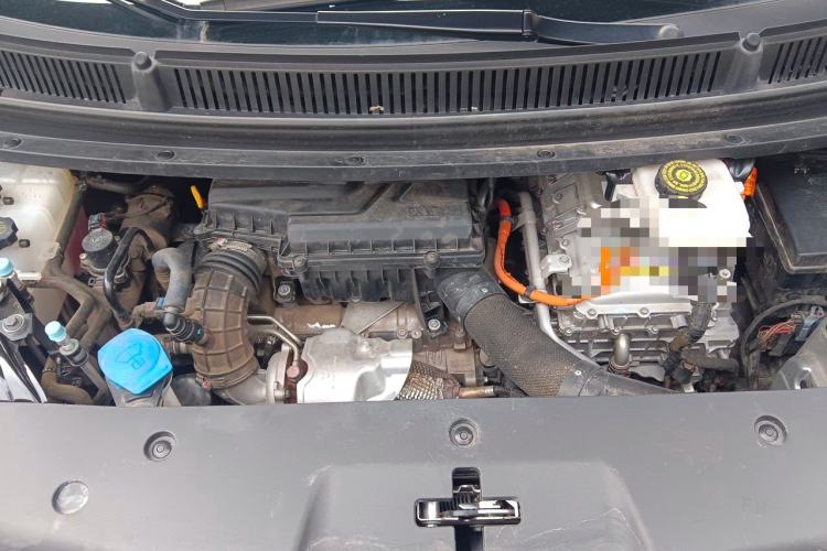 Used Denza D9 2022 DM-i 945 Luxury Model Engine Bay