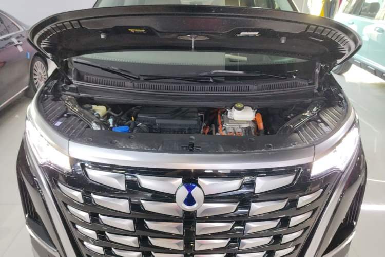 Used Denza D9 2022 DM-i 970 Four-Wheel Drive Prestige Model Engine Bay