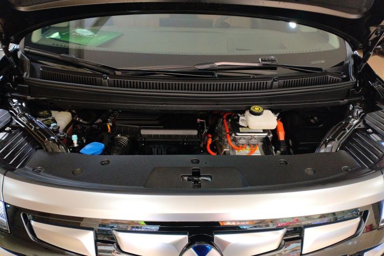Used Denza D9 2022 DM-i 970 Four-Wheel Drive Flagship Model Engine Bay