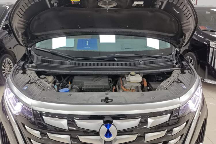Used Denza D9 2022 DM-i 970 Four-Wheel Drive Prestige Model Engine Bay