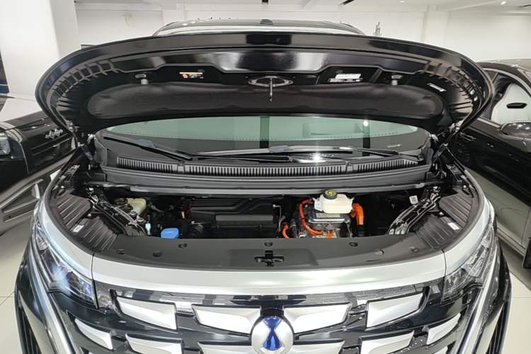 Used Denza D9 2022 DM-i 970 Four-Wheel Drive Prestige Model Engine Bay