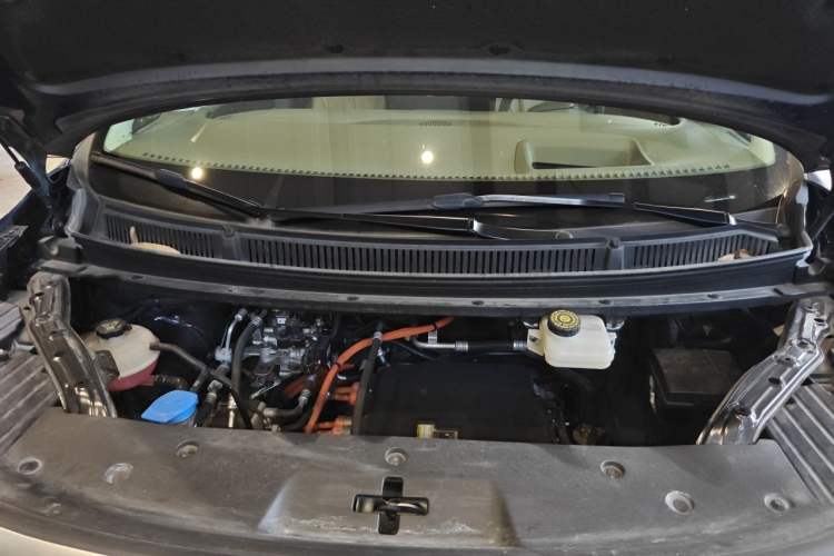 Used Denza D9 2022 EV 600 Four-Wheel Drive Flagship Model Engine Bay