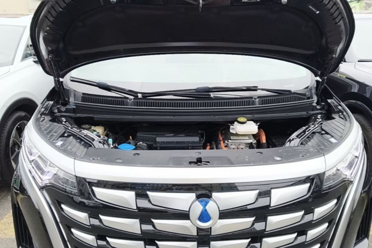 Used Denza D9 2022 DM-i 970 Four-Wheel Drive Prestige Model Engine Bay