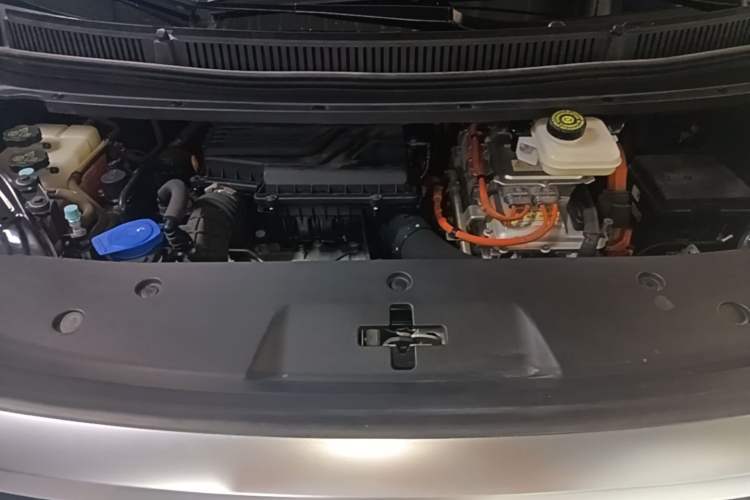Used Denza D9 2022 DM-i 970 Four-Wheel Drive Prestige Model Engine Bay