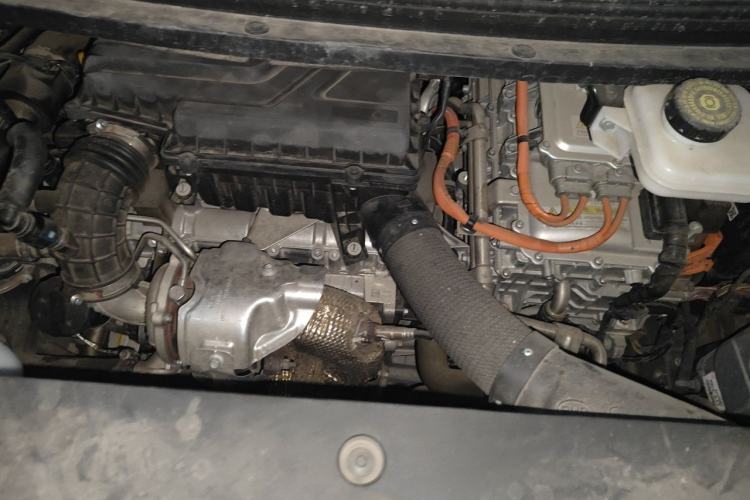 Used Denza D9 2022 DM-i 970 Four-Wheel Drive Prestige Model Engine Bay