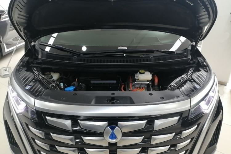 Used Denza D9 2022 DM-i 970 Four-Wheel Drive Prestige Model Engine Bay