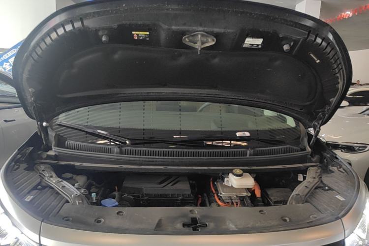 Used Denza D9 2022 DM-i 970 Four-Wheel Drive Flagship Model Engine Bay