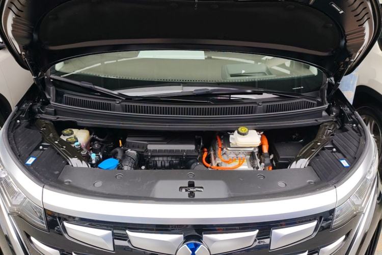 Used Denza D9 2022 DM-i 970 Four-Wheel Drive Prestige Model Engine Bay