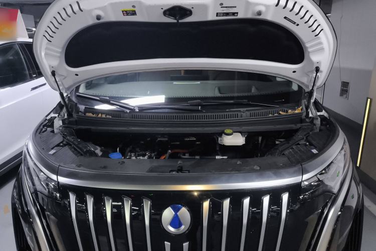 Used Denza D9 2022 EV 600 Four-Wheel Drive Prestige Model Engine Bay