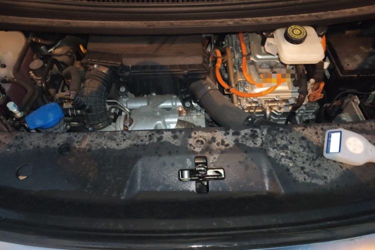 Used Denza D9 2022 DM-i 970 Four-Wheel Drive Flagship Model Engine Bay