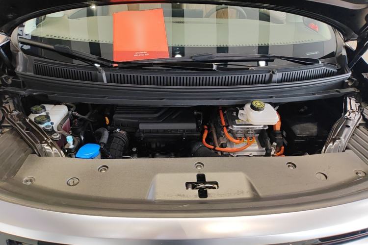 Used Denza D9 2022 DM-i 1040 Prestige Model Engine Bay