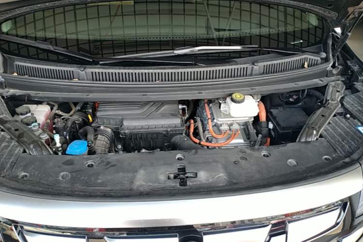 Used Denza D9 2022 DM-i 970 Four-Wheel Drive Flagship Model Engine Bay