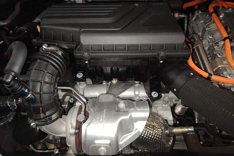 Used Denza D9 2022 DM-i 970 Four-Wheel Drive Flagship Model Engine Bay