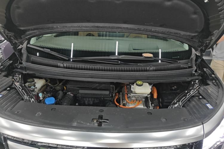 Used Denza D9 2022 DM-i 970 Four-Wheel Drive Prestige Model Engine Bay