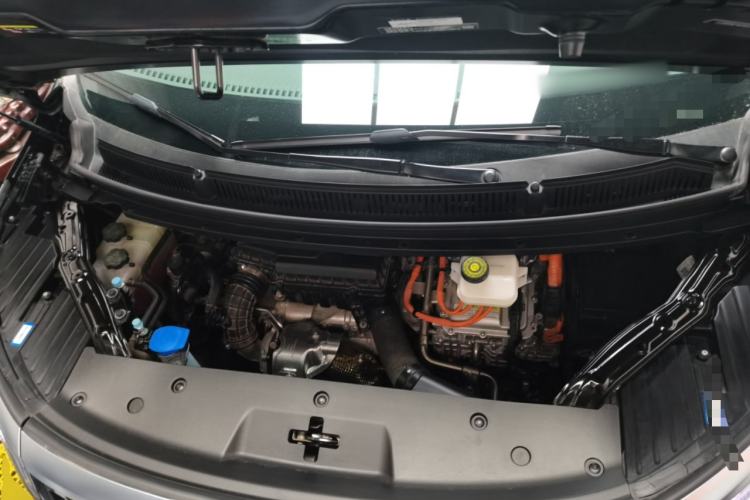 Used Denza D9 2022 DM-i 1040 Prestige Model Engine Bay