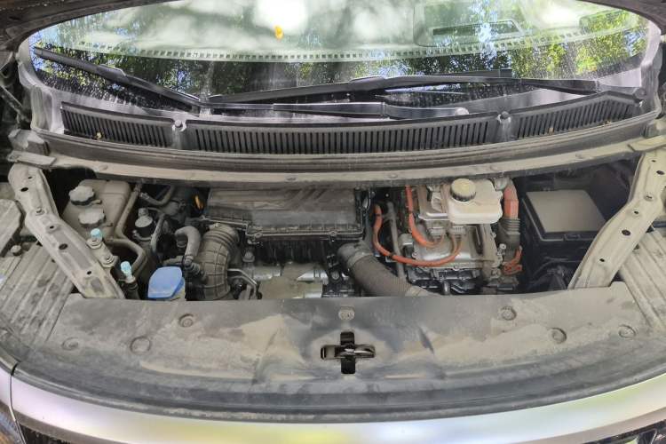 Used Denza D9 2022 DM-i 970 Four-Wheel Drive Flagship Model Engine Bay