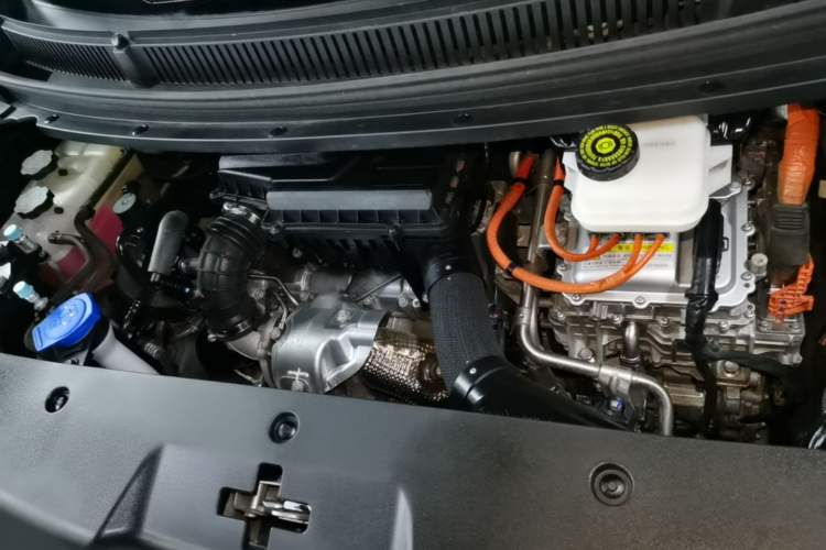Used Denza D9 2022 DM-i 970 Four-Wheel Drive Flagship Model Engine Bay