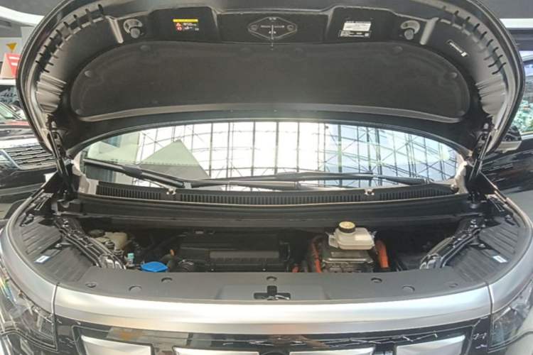 Used Denza D9 2022 DM-i 970 Four-Wheel Drive Prestige Model Engine Bay