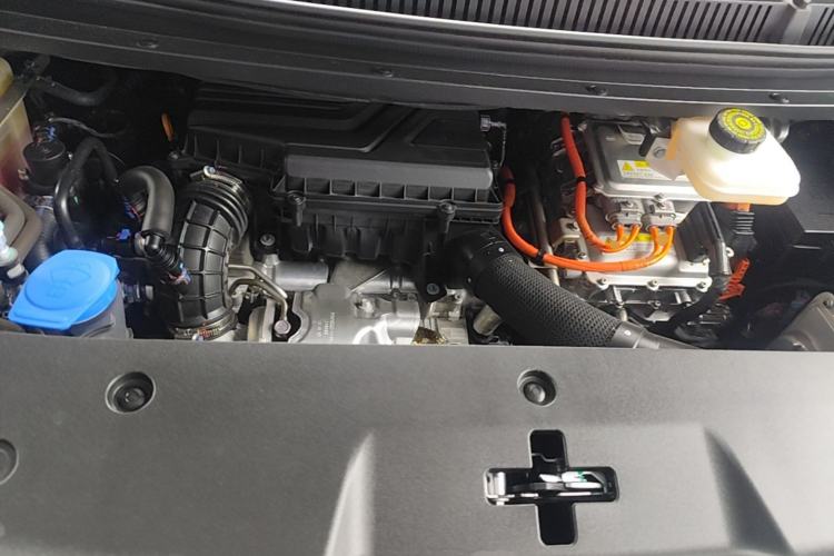 Used Denza D9 2022 DM-i 1040 Prestige Model Engine Bay