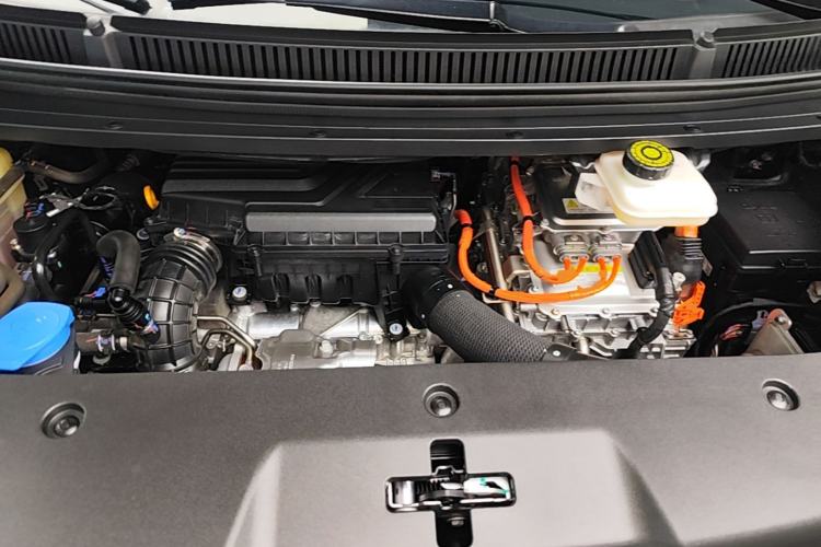 Used Denza D9 2022 DM-i 1040 Prestige Model Engine Bay