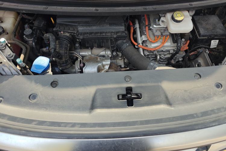 Used Denza D9 2022 DM-i 1040 Prestige Model Engine Bay