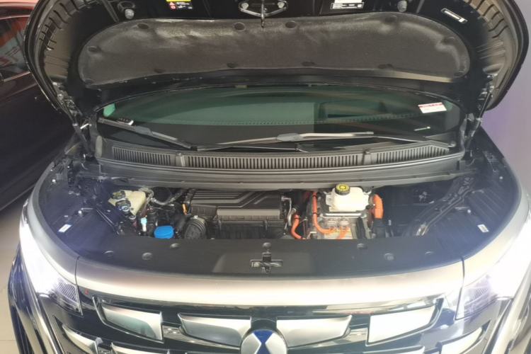 Used Denza D9 2022 DM-i 970 Four-Wheel Drive Prestige Model Engine Bay