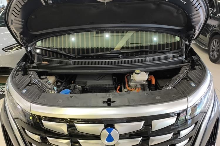 Used Denza D9 2022 DM-i 970 Four-Wheel Drive Prestige Model Engine Bay