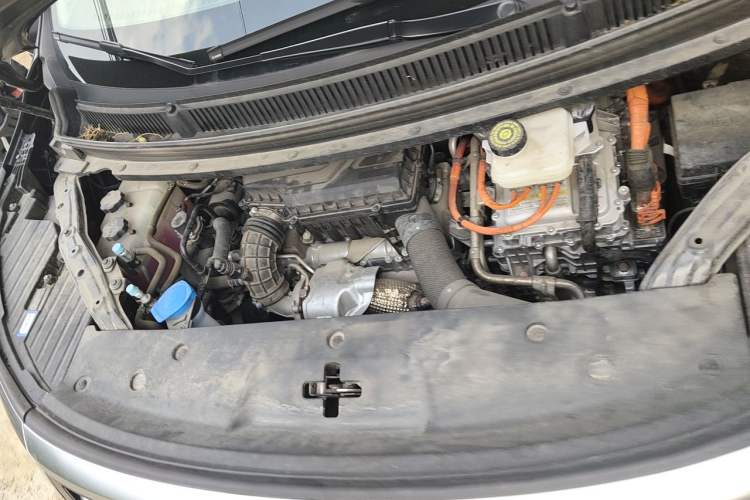 Used Denza D9 2022 DM-i 970 Four-Wheel Drive Prestige Model Engine Bay