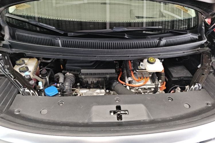 Used Denza D9 2022 DM-i 970 Four-Wheel Drive Flagship Model Engine Bay