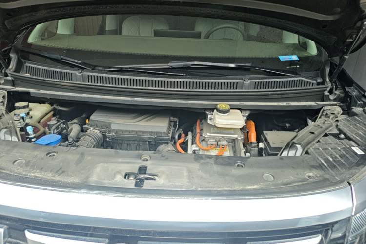 Used Denza D9 2022 DM-i 1040 Prestige Model Engine Bay