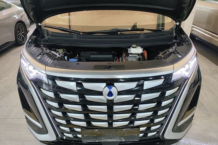 Used Denza D9 2022 DM-i 970 Four-Wheel Drive Flagship Model Engine Bay