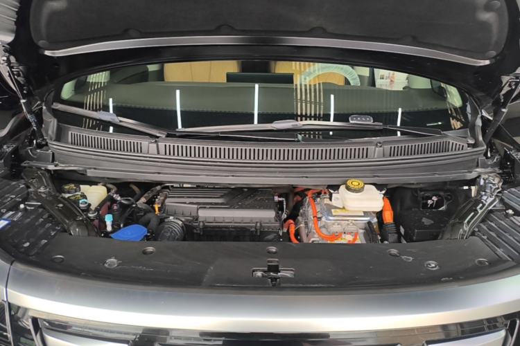 Used Denza D9 2022 DM-i 1040 Prestige Model Engine Bay