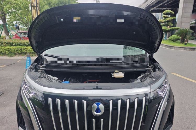 Used Denza D9 2022 EV 600 Four-Wheel Drive Flagship Model Engine Bay