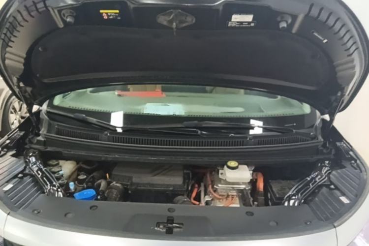 Used Denza D9 2022 DM-i 970 Four-Wheel Drive Prestige Model Engine Bay