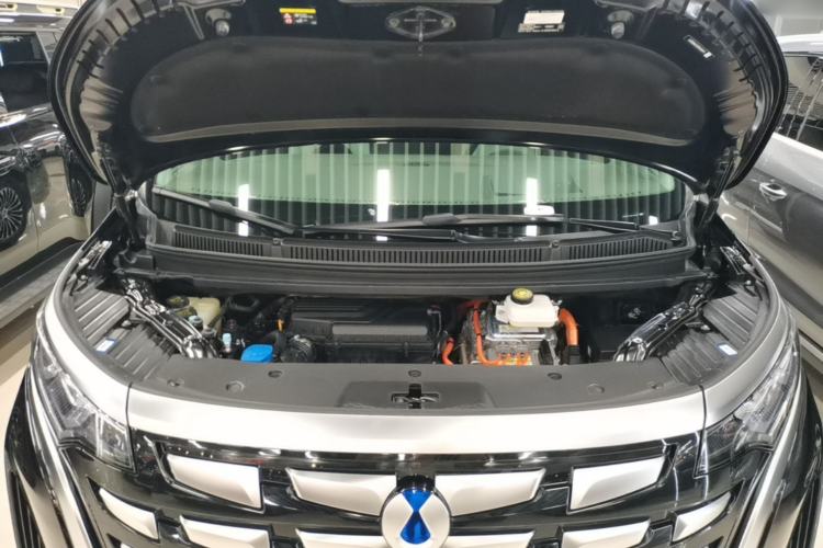 Used Denza D9 2022 DM-i 970 Four-Wheel Drive Prestige Model Engine Bay