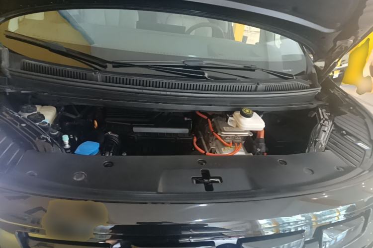 Used Denza D9 2022 DM-i 970 Four-Wheel Drive Flagship Model Engine Bay