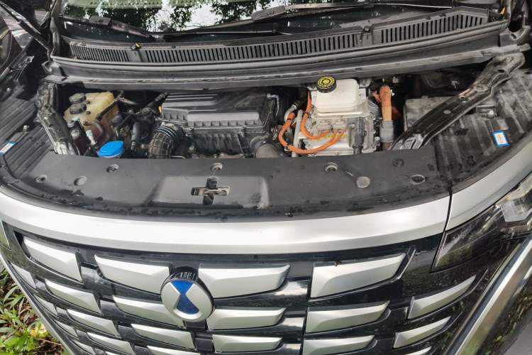 Used Denza D9 2022 DM-i 1040 Prestige Model Engine Bay