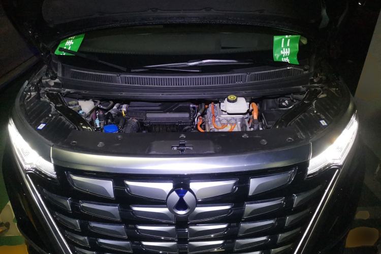 Used Denza D9 2022 DM-i 970 Four-Wheel Drive Flagship Model Engine Bay