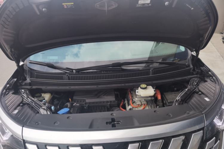 Used Denza D9 2022 DM-i 970 Four-Wheel Drive Flagship Model Engine Bay