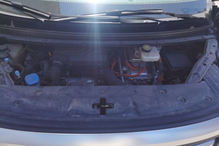 Used Denza D9 2022 DM-i 970 Four-Wheel Drive Flagship Model Engine Bay