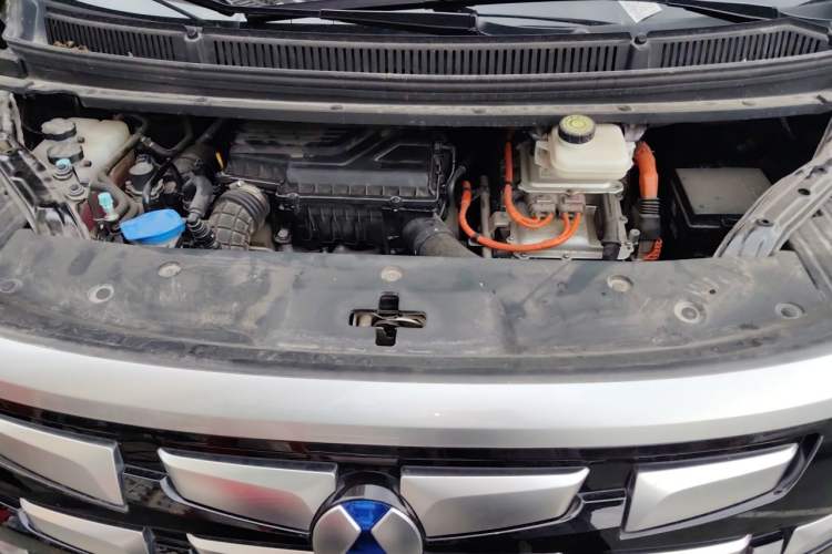 Used Denza D9 2022 DM-i 970 Four-Wheel Drive Flagship Model Engine Bay