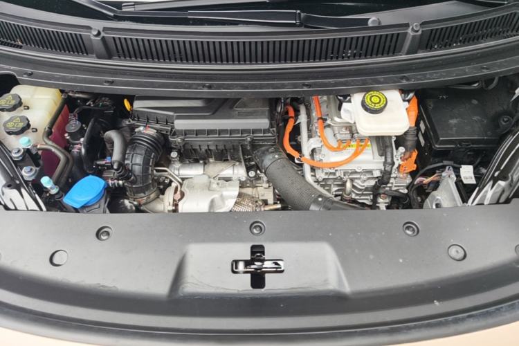 Used Denza D9 2022 DM-i 970 Four-Wheel Drive Flagship Model Engine Bay