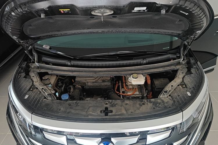 Used Denza D9 2022 DM-i 970 Four-Wheel Drive Flagship Model Engine Bay