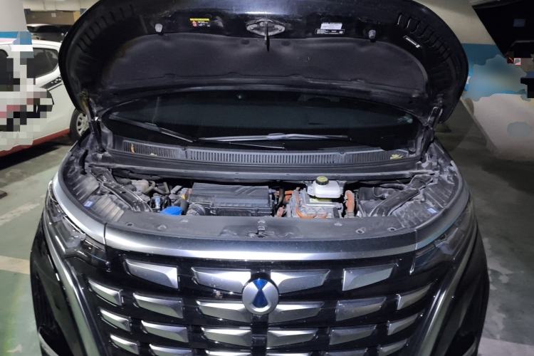 Used Denza D9 2022 DM-i 970 Four-Wheel Drive Flagship Model Engine Bay